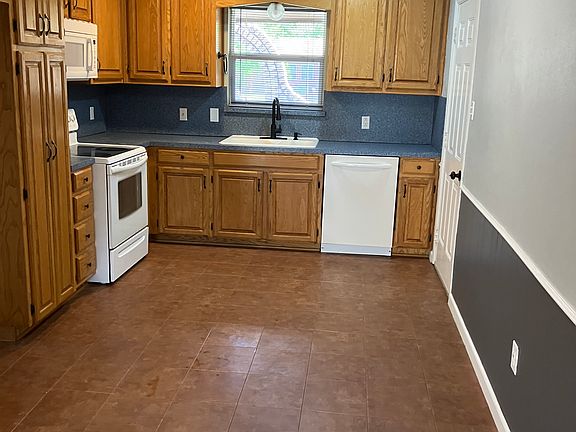 2nd image of 403 Vicki St