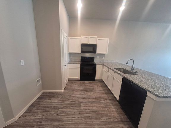 2nd image of 2122 N Jayton Ave Unit B