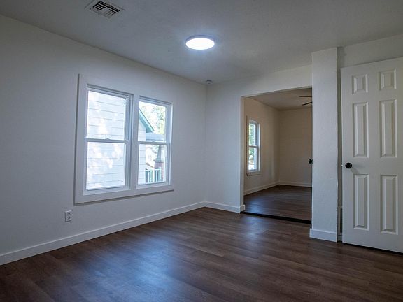 3rd image of 319 E Logan Ave