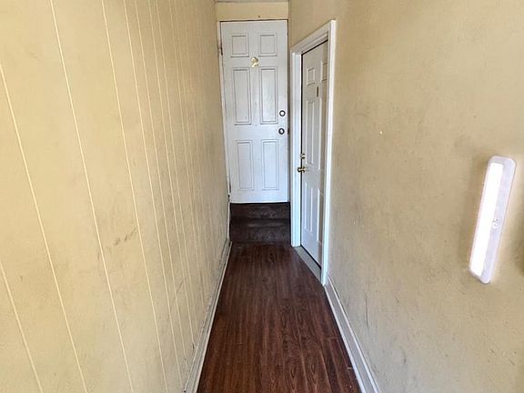 4th image of 516 E 11th St