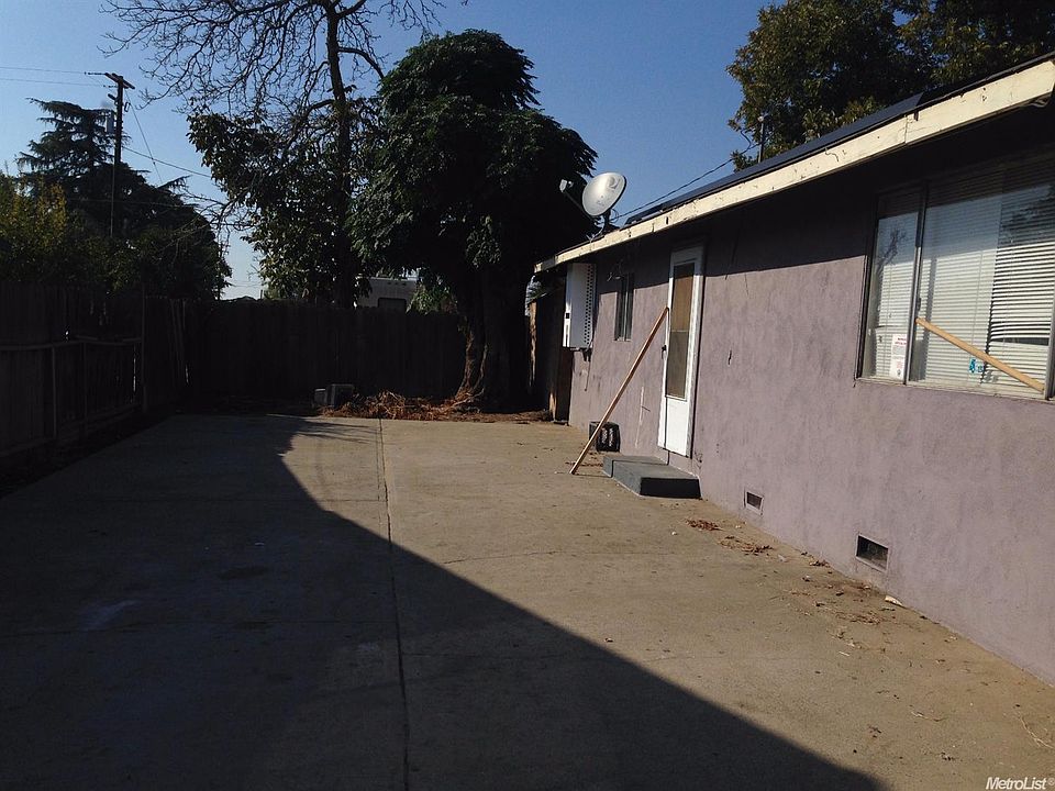 2nd image of 1601 Dallas St
