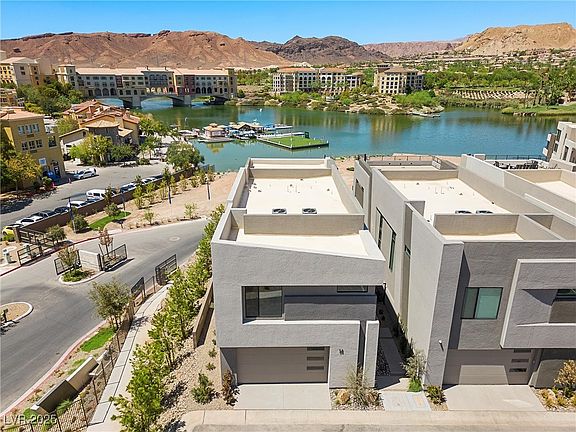 3rd image of 14 Heron Harbour Dr