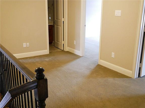 4th image of 2569 Jackson Dr