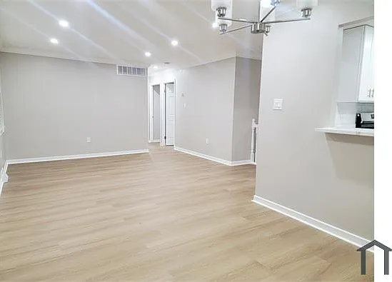 5 bed, 1432 sqft, $3,400 — Photo 3