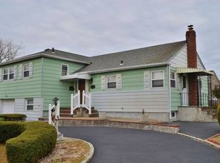 1 Bertha Ln, Massapequa Park, NY 11762