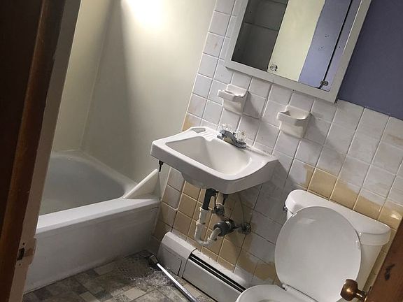 3rd image of 3638 W 117th St APT 19