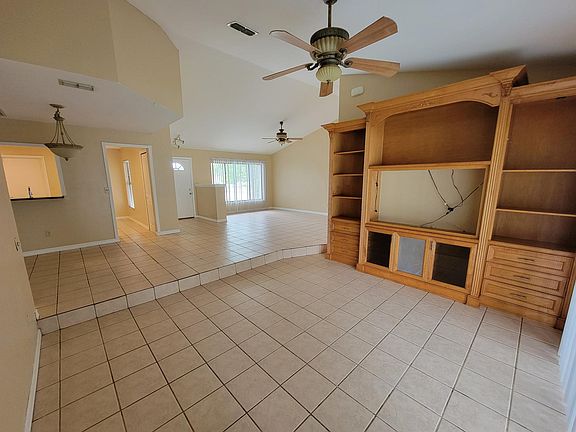 3rd image of 2830 Conyers Ct