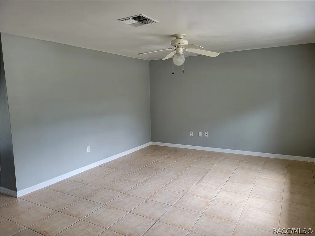 2 bed, 1.5 bath, 880 sqft, $1,300 — Photo 2