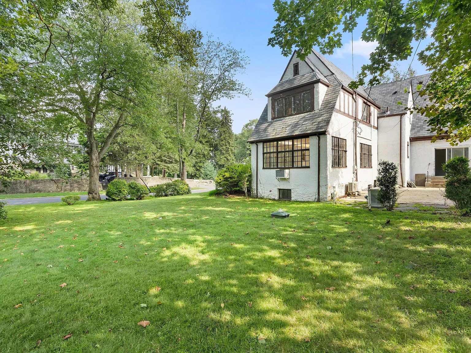 5 bed, 4.5 bath, 3568 sqft, $8,000 — Photo 3