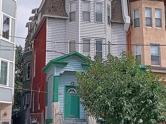 3rd image of 4827 Baltimore Ave