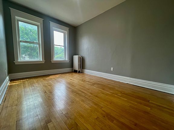 5th image of 37 Stevens St W APT 1