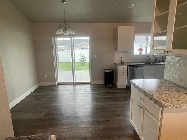 1399 Kenyon Rd — Photo 6