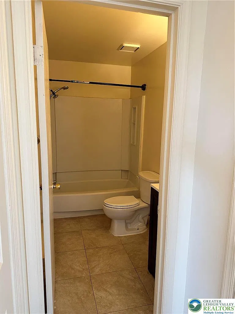 402 Ridge Ave — Photo 4