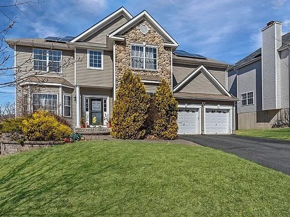 692 Skyline Dr