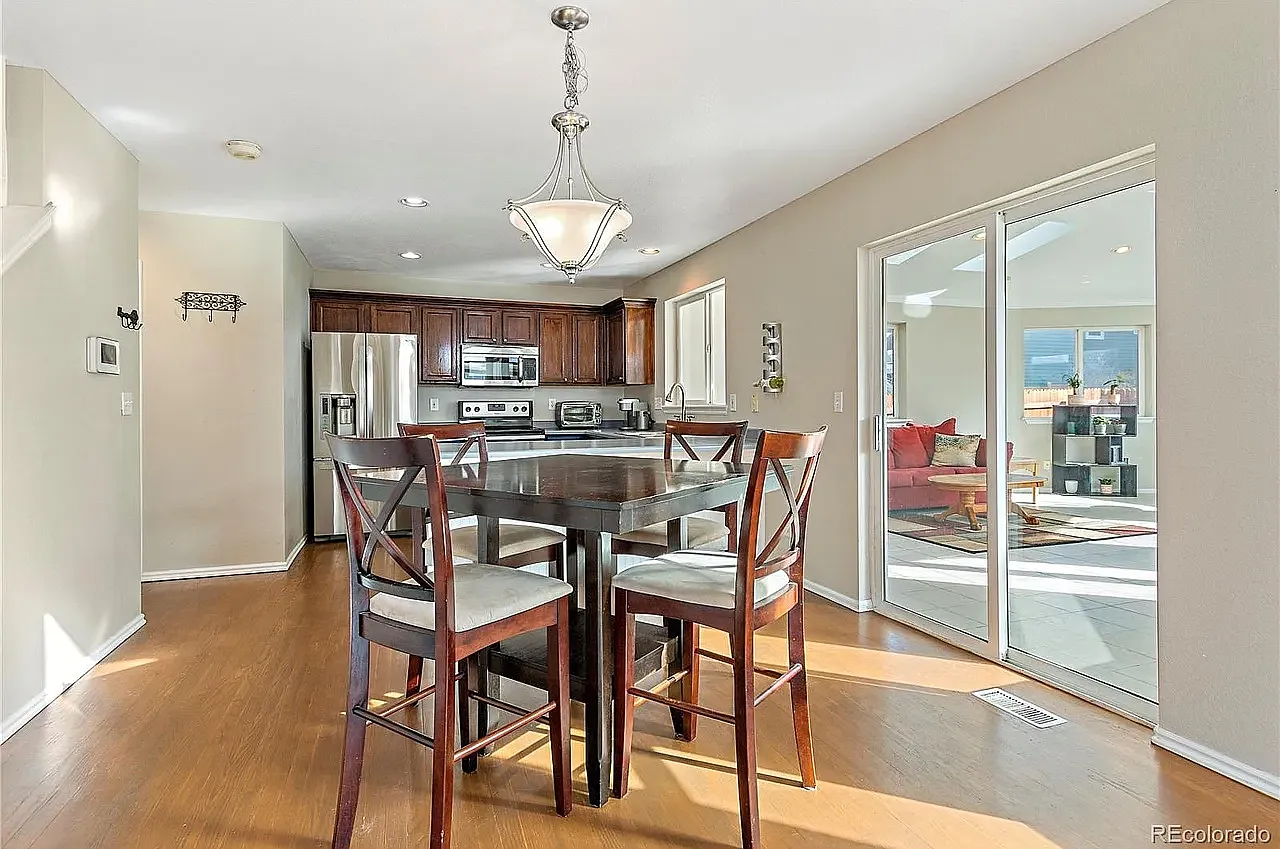 3 bed, 3.5 bath, 2300 sqft, $2,945 — Photo 3