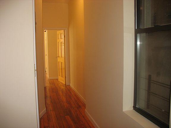 3rd image of 904 Hancock St APT 1