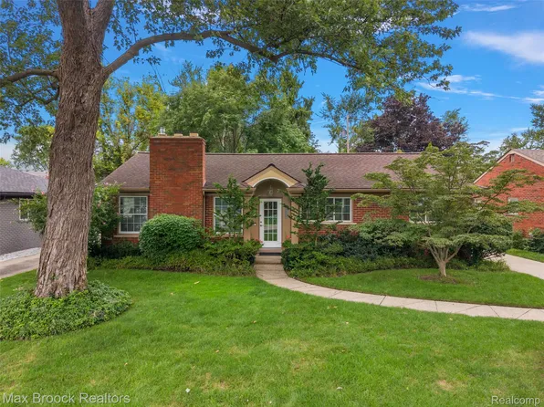 18408 Beverly Rd, Beverly Hills, MI 48025