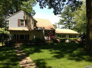 447 Abbott Rd, Paramus, NJ 07652