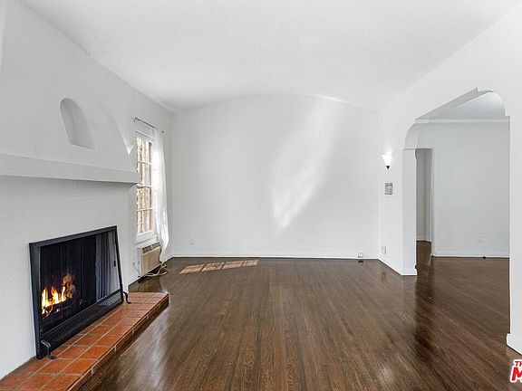 5th image of 8415 Rosewood Ave