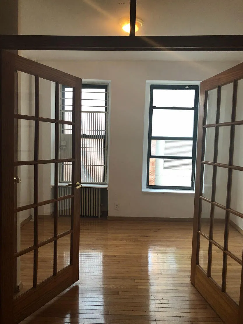 Building Photo - 352 E 91st St #16