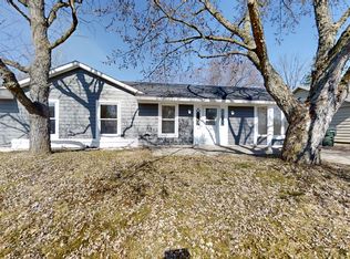 667 Holiday Dr, Fortville, IN 46040