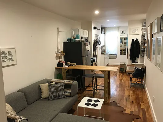 Rented by Premier Metro Realty Corp | media 15