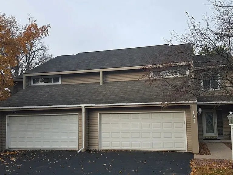121 Woodview Dr — Photo 1