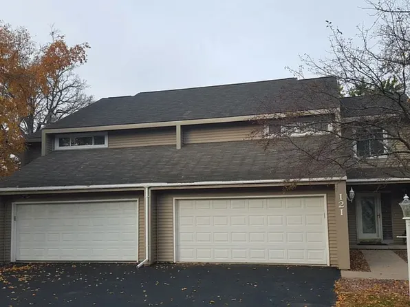 121 Woodview Dr, Cottage Grove, WI 53527