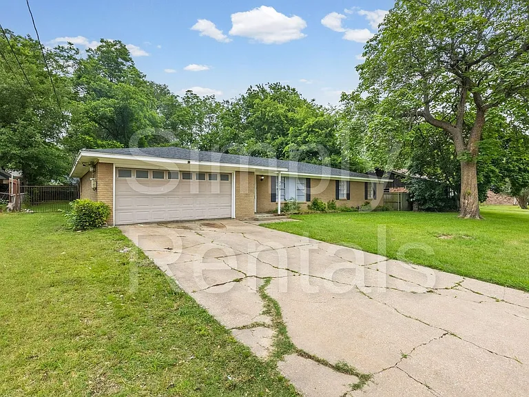705 Plano St — Photo 4