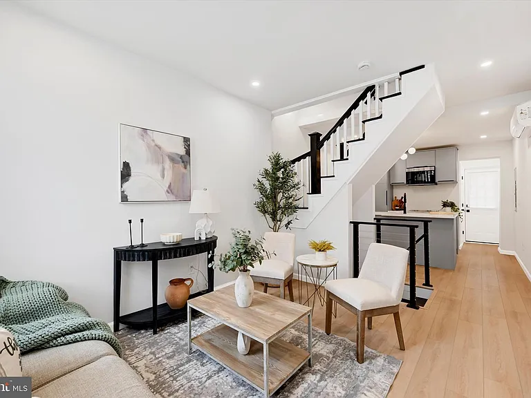 1705 Olive St — Photo 4