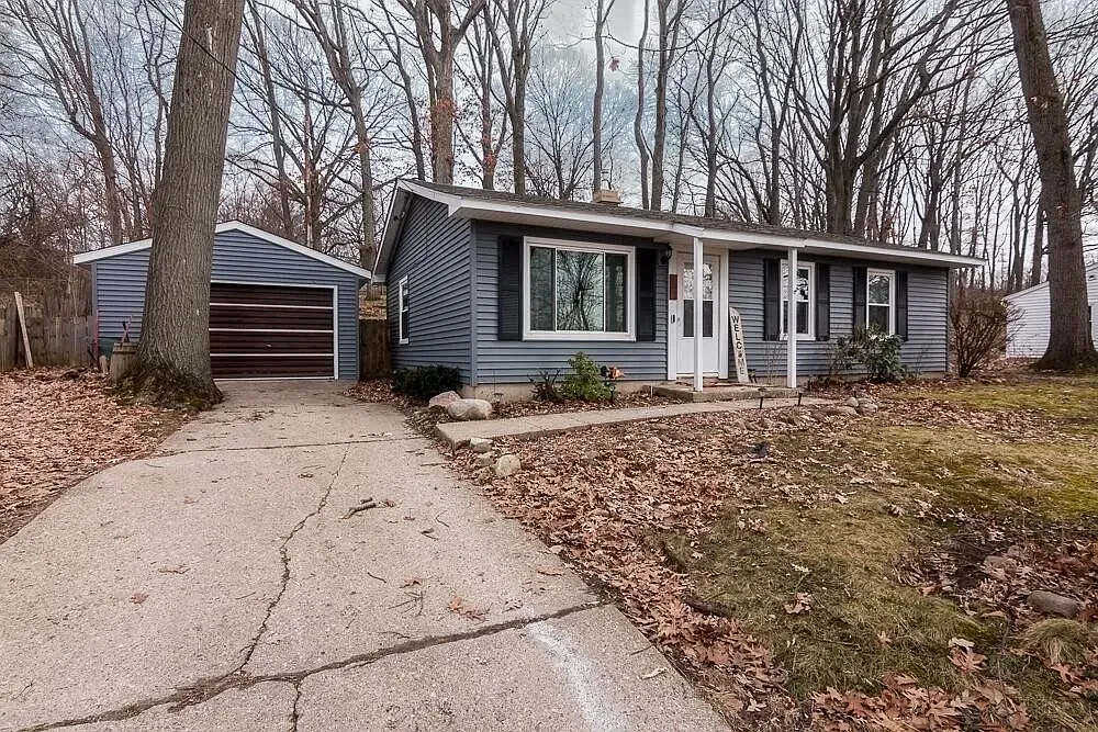 3 bed, 925 sqft, $1,600 — Photo 1
