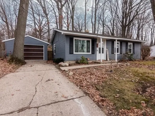 2512 Upper Riverview Dr, Kalamazoo, MI 49004