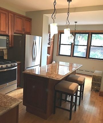 3rd image of 2501 W Ainslie St #1