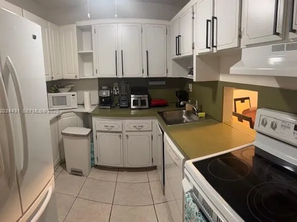 8260 SW 24th St, Pompano Beach, FL 33068
