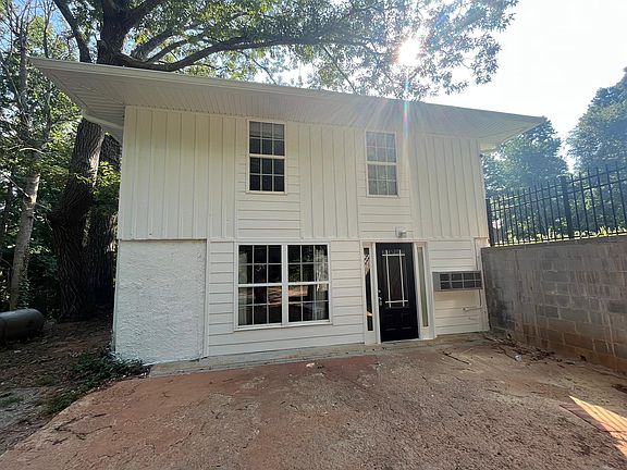 2nd image of 3923 Fraser Cir #2
