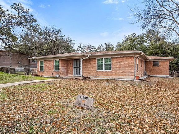 3rd image of 11908 N Oaks Dr