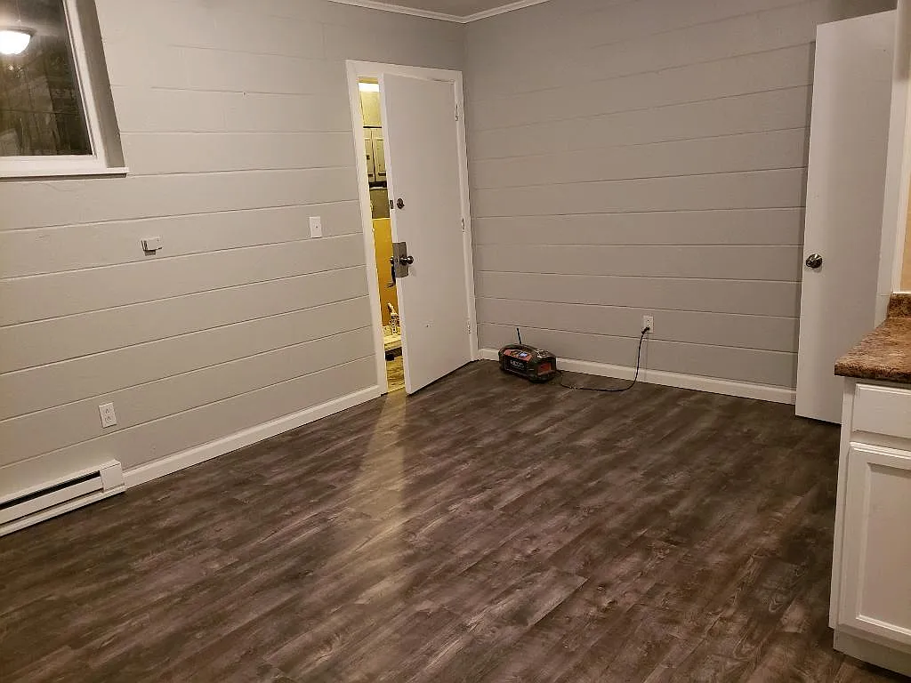 Studio, 320 sqft, $785 — Photo 4