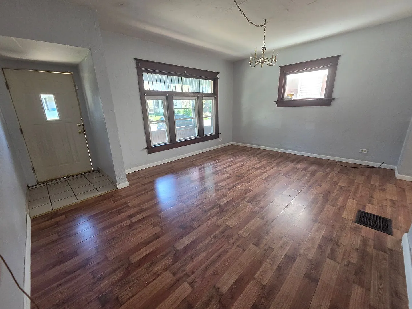 Lower 2 bedroom unit. — Photo 3