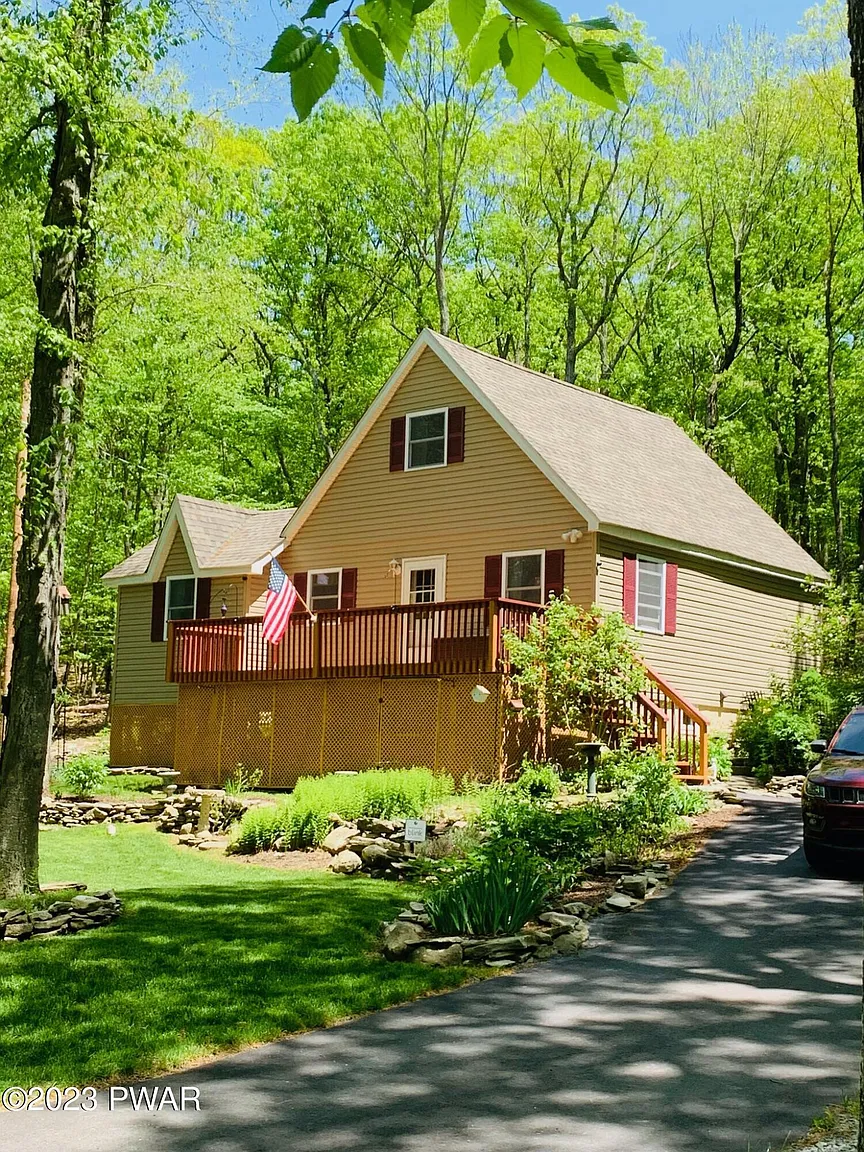 122 Hemlock Rd photo 1