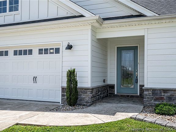 3rd image of 1041 Villas Court