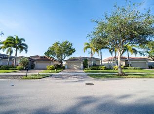1493 Birdie Dr, Naples, FL 34120