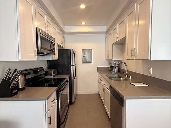 3rd image of 415 N Oakhurst Dr APT 106