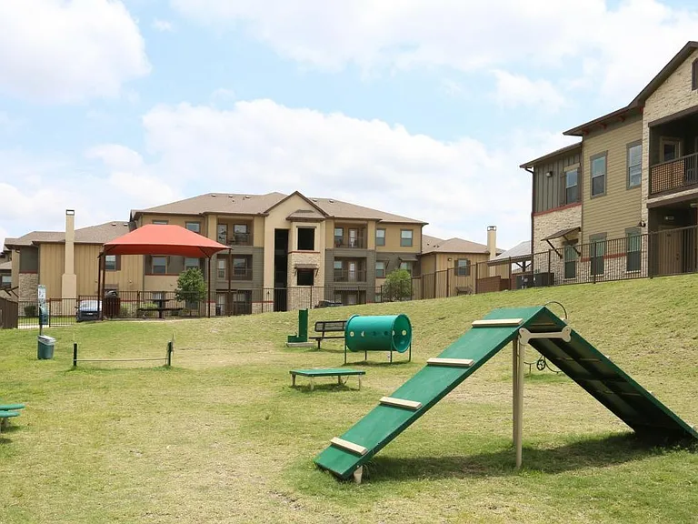 Lake Walk at Traditions Apartments — Photo 46