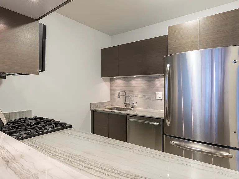 235 W 48th St #9-H — Photo 17