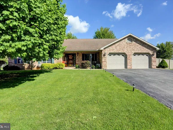 10180 Blue Jay Cir, Orrstown, PA 17244