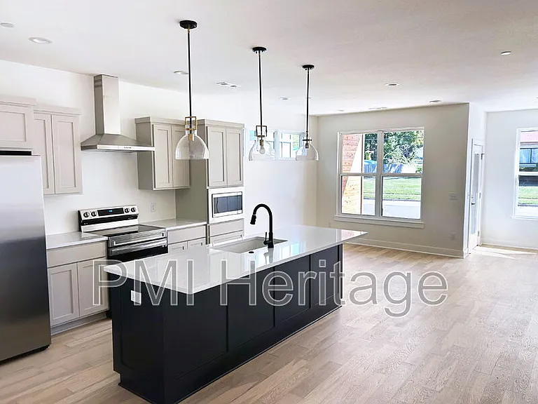 604 N 6th St — Photo 1