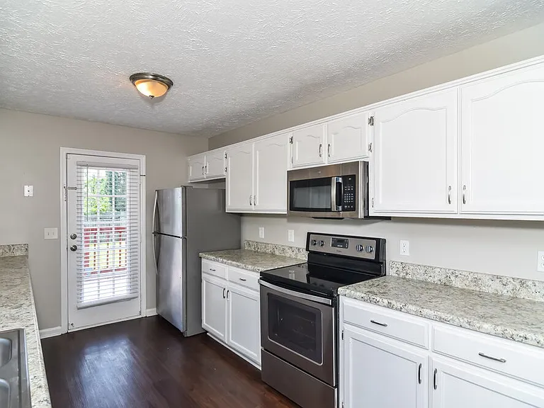 312 Pine Ridge Ln — Photo 9