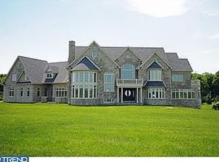 10 Stonebridge Crossing Rd, Newtown, PA 18940