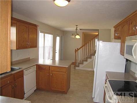 5th image of 728 Hickory Glen Ct