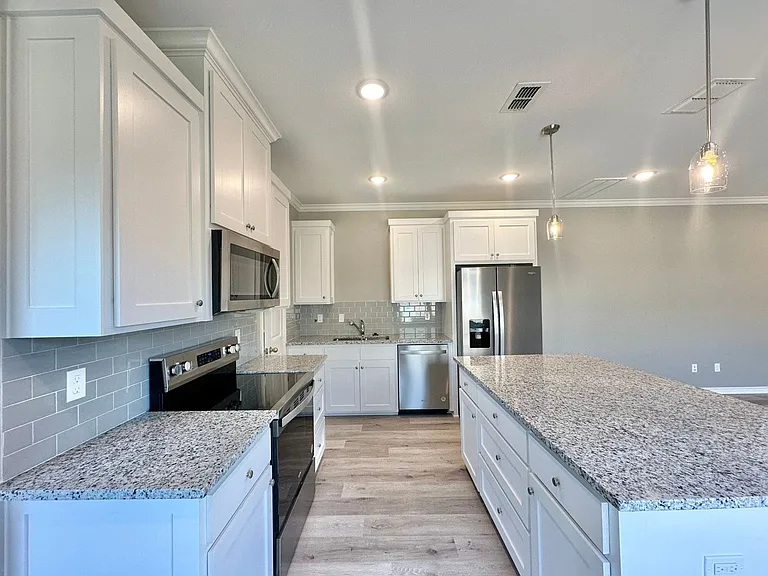 3 Bedroom 2.5 Bathroom Townhomes At Villa Rosa! Now Offering 1/2 Off First Full Months Rent! — Photo 6